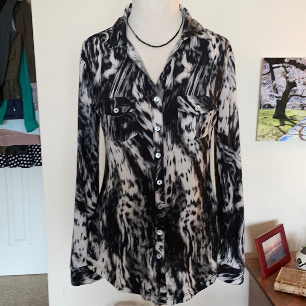 Black and white animal print long sleeve button down size L women’s Daven